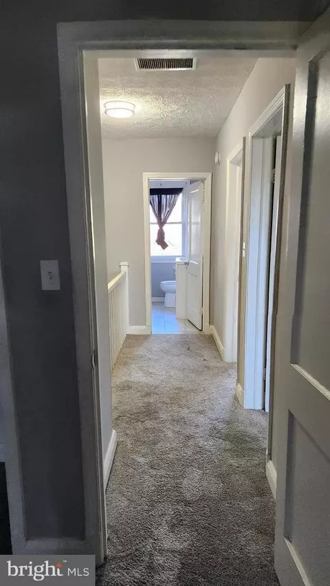 Entry Way - 1024 Wicklow Rd, Baltimore, MD 21229 photo 9 of 14