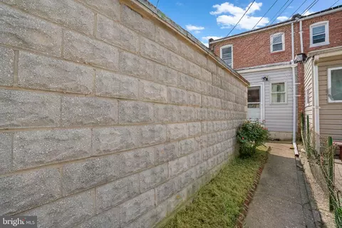 Entry Way - 718 E 36th St, Baltimore, MD 21218 photo 2 of 2
