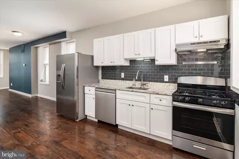 Entry Way - 200 N Rose St, Baltimore, MD 21224 photo 6 of 10
