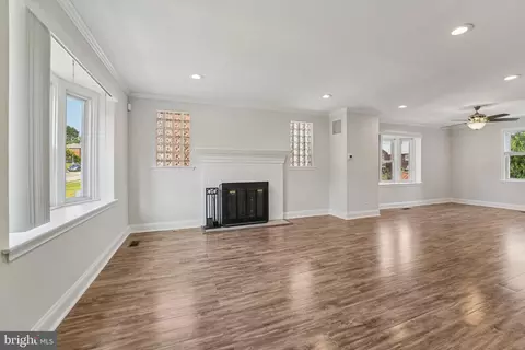 Living - 1900 Crestview Rd, Baltimore, MD 21239 photo 3 of 7