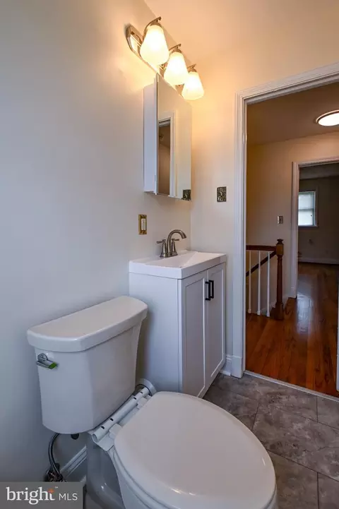 Bath - 4726 Chatford Ave, Baltimore, MD 21206 photo 2 of 3