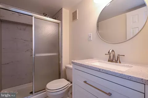 Bath - 4726 Chatford Ave, Baltimore, MD 21206 photo 3 of 3