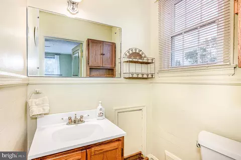 Bath - 4304 Elderon Ave, Baltimore, MD 21215 photo 1 of 2