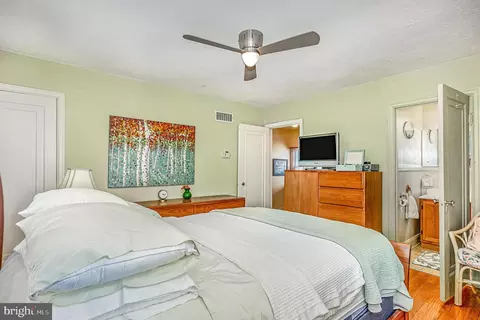 Bedroom - 4304 Elderon Ave, Baltimore, MD 21215 photo 1 of 3