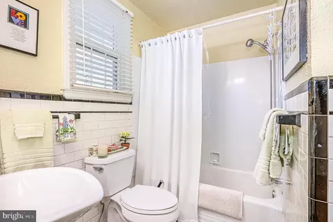 Bath - 4304 Elderon Ave, Baltimore, MD 21215 photo 2 of 2