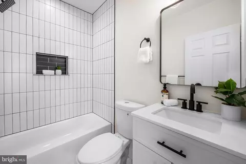 Bath - 726 Bartlett Ave, Baltimore, MD 21218 photo 1 of 2