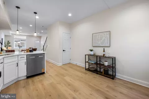 Entry Way - 726 Bartlett Ave, Baltimore, MD 21218 photo 2 of 4