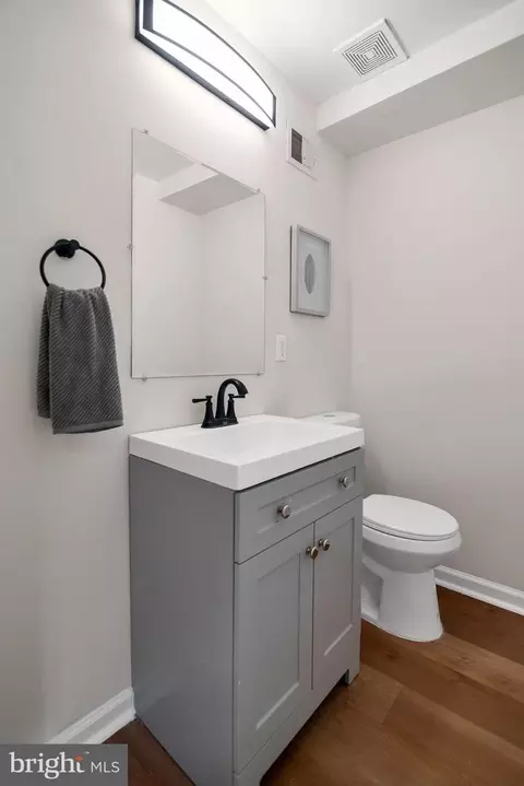 Bath - 4132 Marx Ave, Baltimore, MD 21206 photo 2 of 12