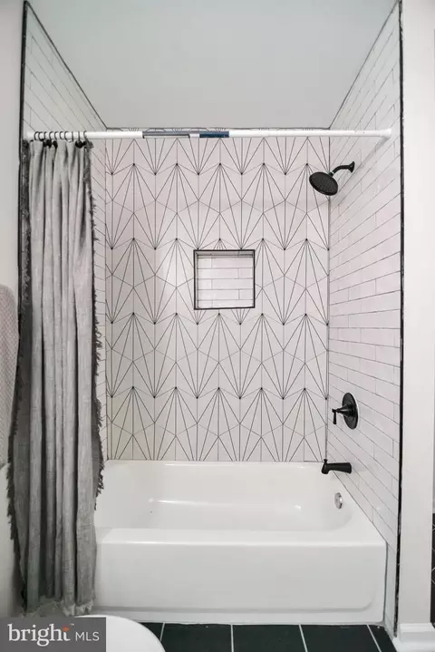 Bath - 4132 Marx Ave, Baltimore, MD 21206 photo 5 of 12