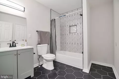Bath - 4132 Marx Ave, Baltimore, MD 21206 photo 4 of 12
