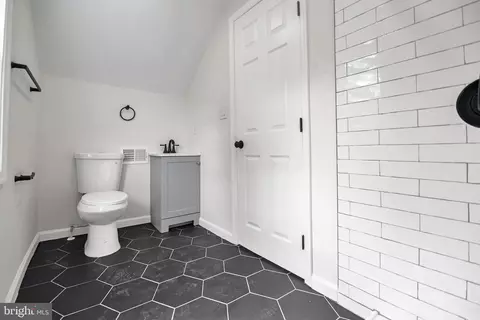 Entry Way - 4132 Marx Ave, Baltimore, MD 21206 photo 9 of 15