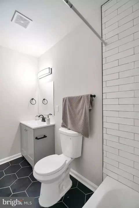 Bath - 4132 Marx Ave, Baltimore, MD 21206 photo 6 of 12