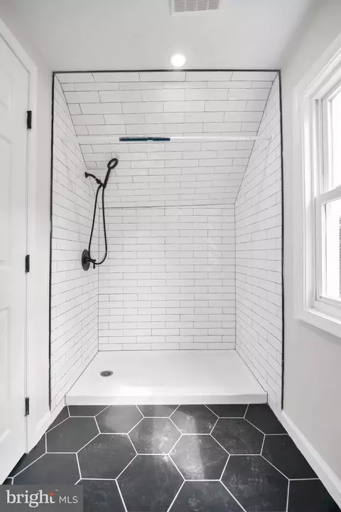 Bath - 4132 Marx Ave, Baltimore, MD 21206 photo 7 of 12