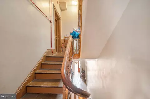 Entry Way - 2501 Madison Ave, Baltimore, MD 21217 photo 5 of 10