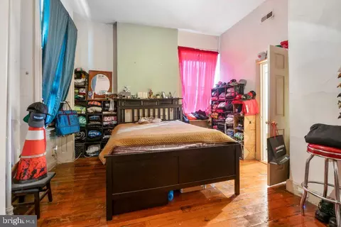 Bedroom - 2501 Madison Ave, Baltimore, MD 21217 photo 2 of 6