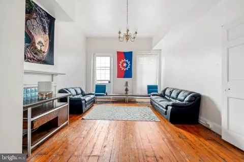 Living - 2501 Madison Ave, Baltimore, MD 21217 photo 3 of 4