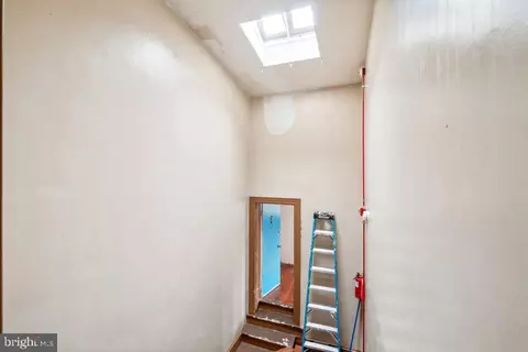 Entry Way - 2501 Madison Ave, Baltimore, MD 21217 photo 7 of 10