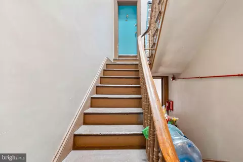 Entry Way - 2501 Madison Ave, Baltimore, MD 21217 photo 8 of 10