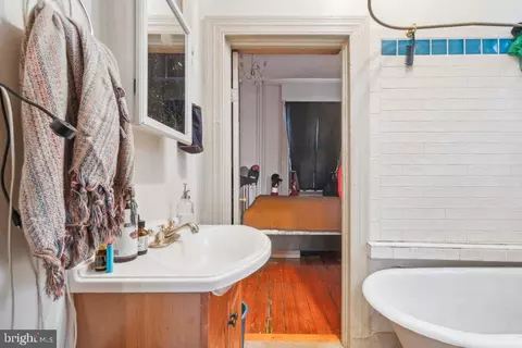 Bath - 2501 Madison Ave, Baltimore, MD 21217 photo 3 of 6