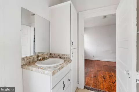 Entry Way - 2501 Madison Ave, Baltimore, MD 21217 photo 9 of 10