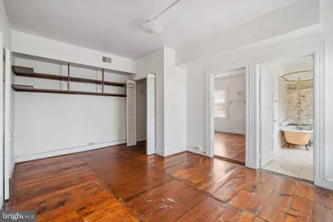 Bedroom - 2501 Madison Ave, Baltimore, MD 21217 photo 4 of 6