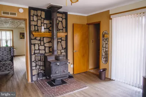 Entry Way - 6008 Eurith Ave, Baltimore, MD 21206 photo 2 of 2