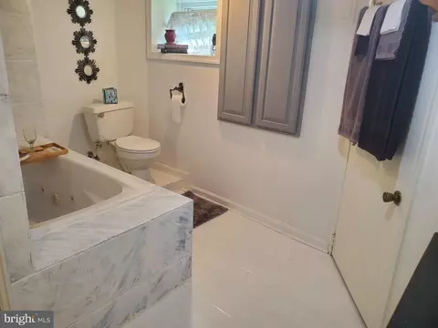 Bath - 2712 Beechland Ave, Baltimore, MD 21214 photo 3 of 4