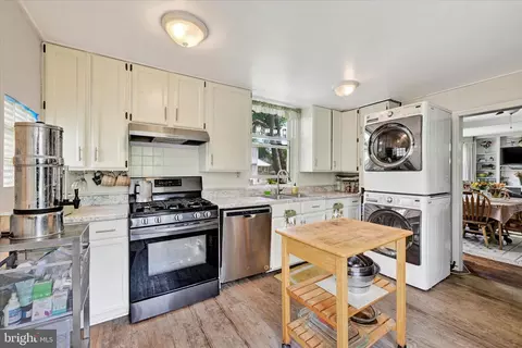Kitchen - 2712 Beechland Ave, Baltimore, MD 21214 photo 1 of 1