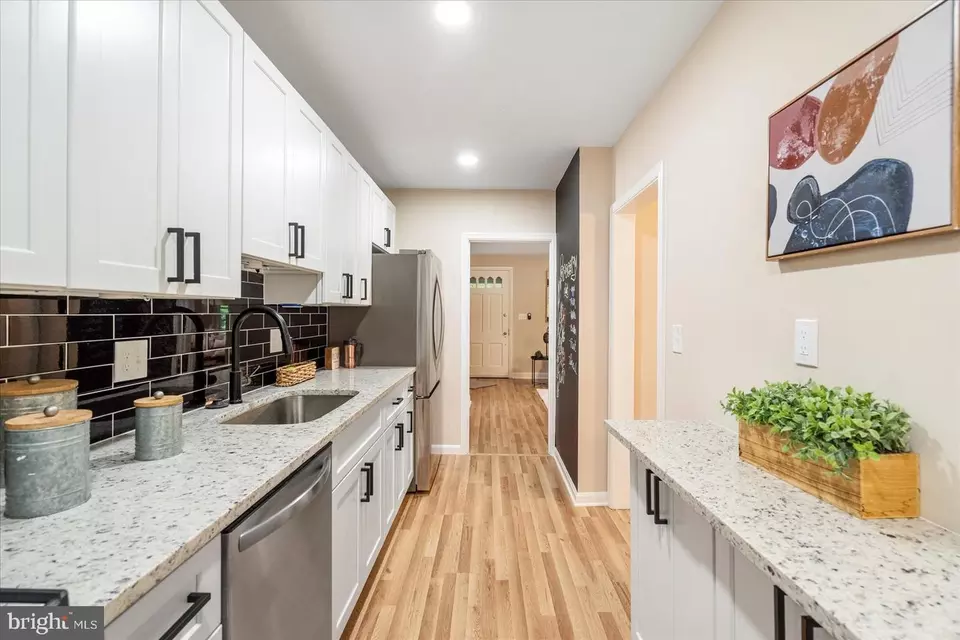 Entry Way - 3808 Eastwood Dr, Baltimore, MD 21206 photo 5 of 9