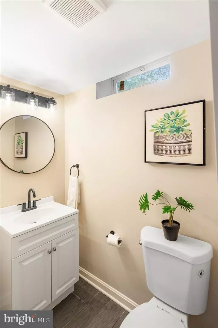 Bath - 3808 Eastwood Dr, Baltimore, MD 21206 photo 4 of 4