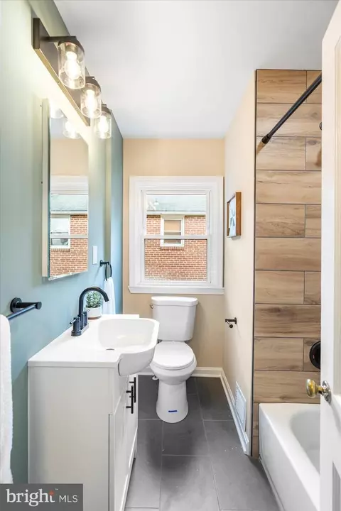 Bath - 3808 Eastwood Dr, Baltimore, MD 21206 photo 1 of 4