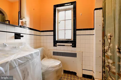 Bath - 3324 Sequoia Ave, Baltimore, MD 21215 photo 3 of 4