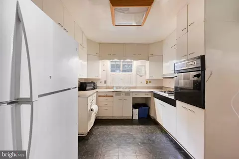 Kitchen - 3324 Sequoia Ave, Baltimore, MD 21215 photo 2 of 3