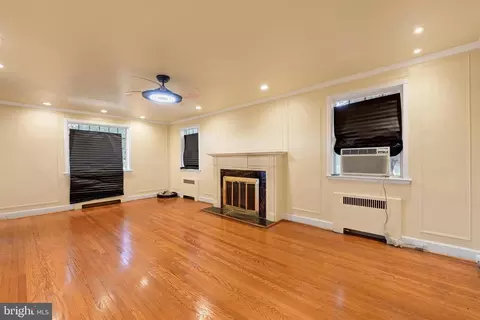 Living - 3324 Sequoia Ave, Baltimore, MD 21215 photo 3 of 4