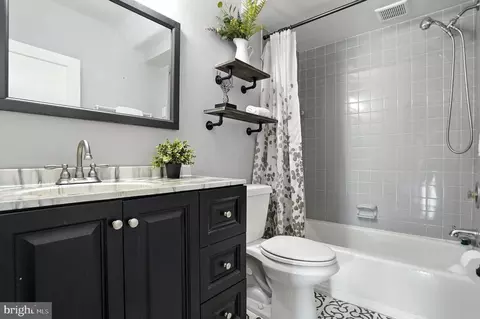 Bath - 5100 Eugene Ave, Baltimore, MD 21206 photo 1 of 2