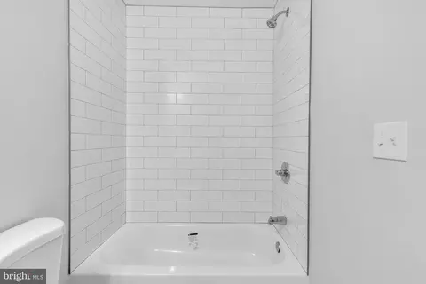 Bath - 1622 Darley Ave, Baltimore, MD 21213 photo 1 of 1