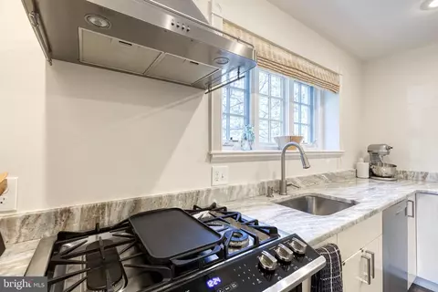 Kitchen - 4010 Roundtop Rd, Baltimore, MD 21218 photo 5 of 5