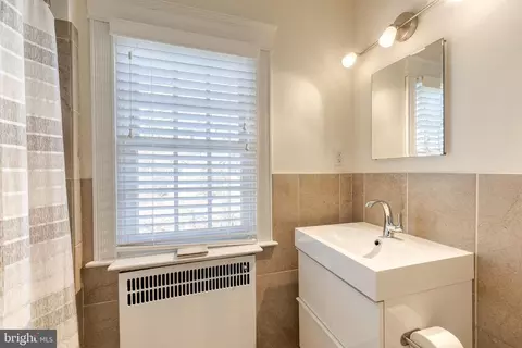 Bath - 4010 Roundtop Rd, Baltimore, MD 21218 photo 4 of 5