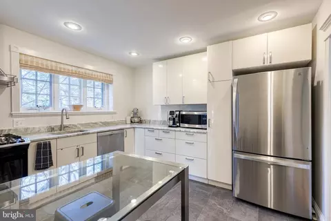 Kitchen - 4010 Roundtop Rd, Baltimore, MD 21218 photo 3 of 5