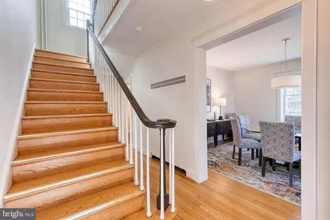Entry Way - 4010 Roundtop Rd, Baltimore, MD 21218 photo 2 of 8