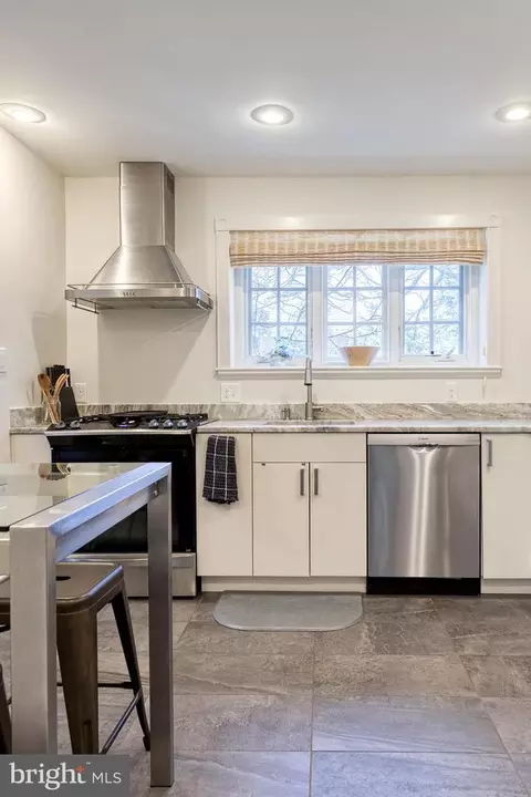 Kitchen - 4010 Roundtop Rd, Baltimore, MD 21218 photo 2 of 5