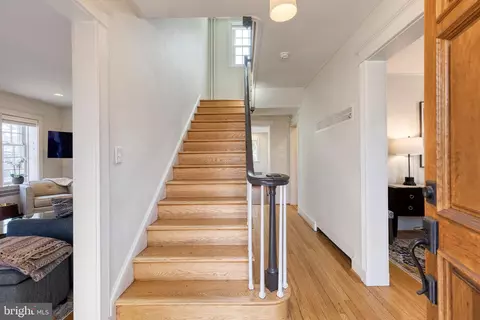 Entry Way - 4010 Roundtop Rd, Baltimore, MD 21218 photo 1 of 8