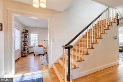 Entry Way - 4010 Roundtop Rd, Baltimore, MD 21218 photo 3 of 8