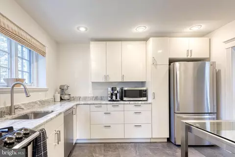 Kitchen - 4010 Roundtop Rd, Baltimore, MD 21218 photo 4 of 5