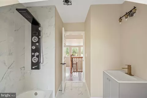 Entry Way - 1524 E 33rd St, Baltimore, MD 21218 photo 2 of 2