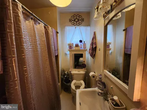 715 Baker St, Baltimore, MD 21217 photo 7