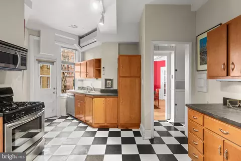 Kitchen - 700 Washington Pl #3B, Baltimore, MD 21201 photo 3 of 5