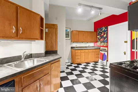Kitchen - 700 Washington Pl #3B, Baltimore, MD 21201 photo 5 of 5