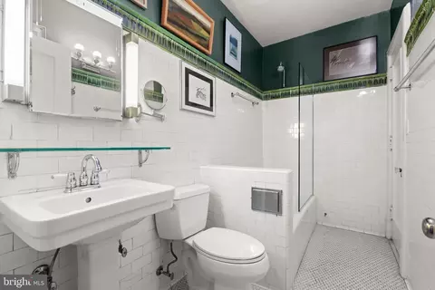 Bath - 700 Washington Pl #3B, Baltimore, MD 21201 photo 1 of 3