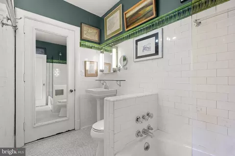 Bath - 700 Washington Pl #3B, Baltimore, MD 21201 photo 2 of 3